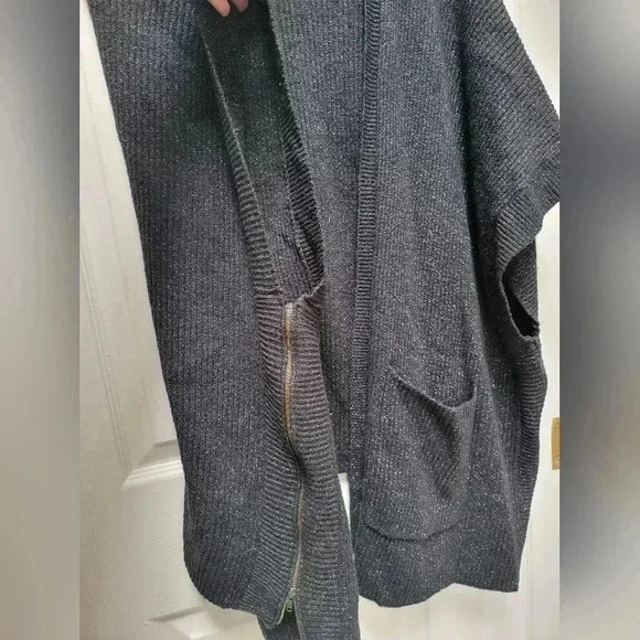 Cabi Luxury Sweater Poncho Limited Edition Metallic Knit Black Size Med/Large - Picture 3 of 4